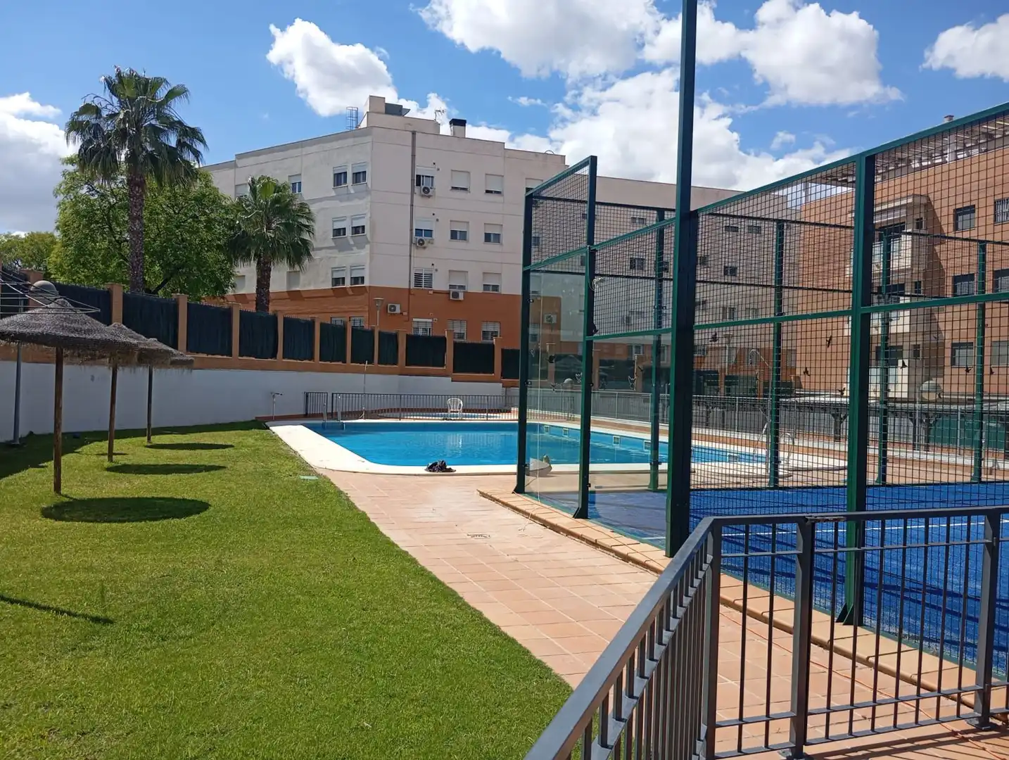 Swimming pool of Flat for sale in Tomares  with Air Conditioner, Heating and Terrace