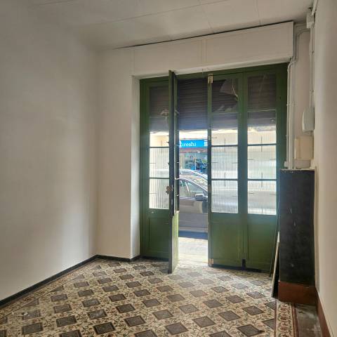 Local comercial en Alquiler en El Poble Sec - Parc de Montjuïc