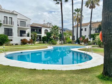 Piano terra con piscina in affitto a Nueva Andalucía