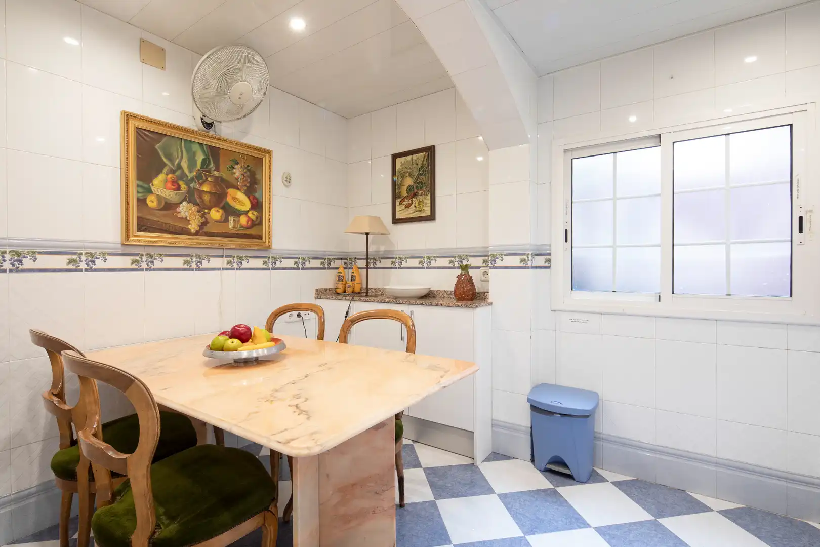 Cuina de Apartament en venda en Barcelona amb Aire condicionat, Moblat i Forn