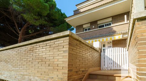 Foto 5 de Casa adosada en venda a Carrer 19, La Pineda, Castelldefels