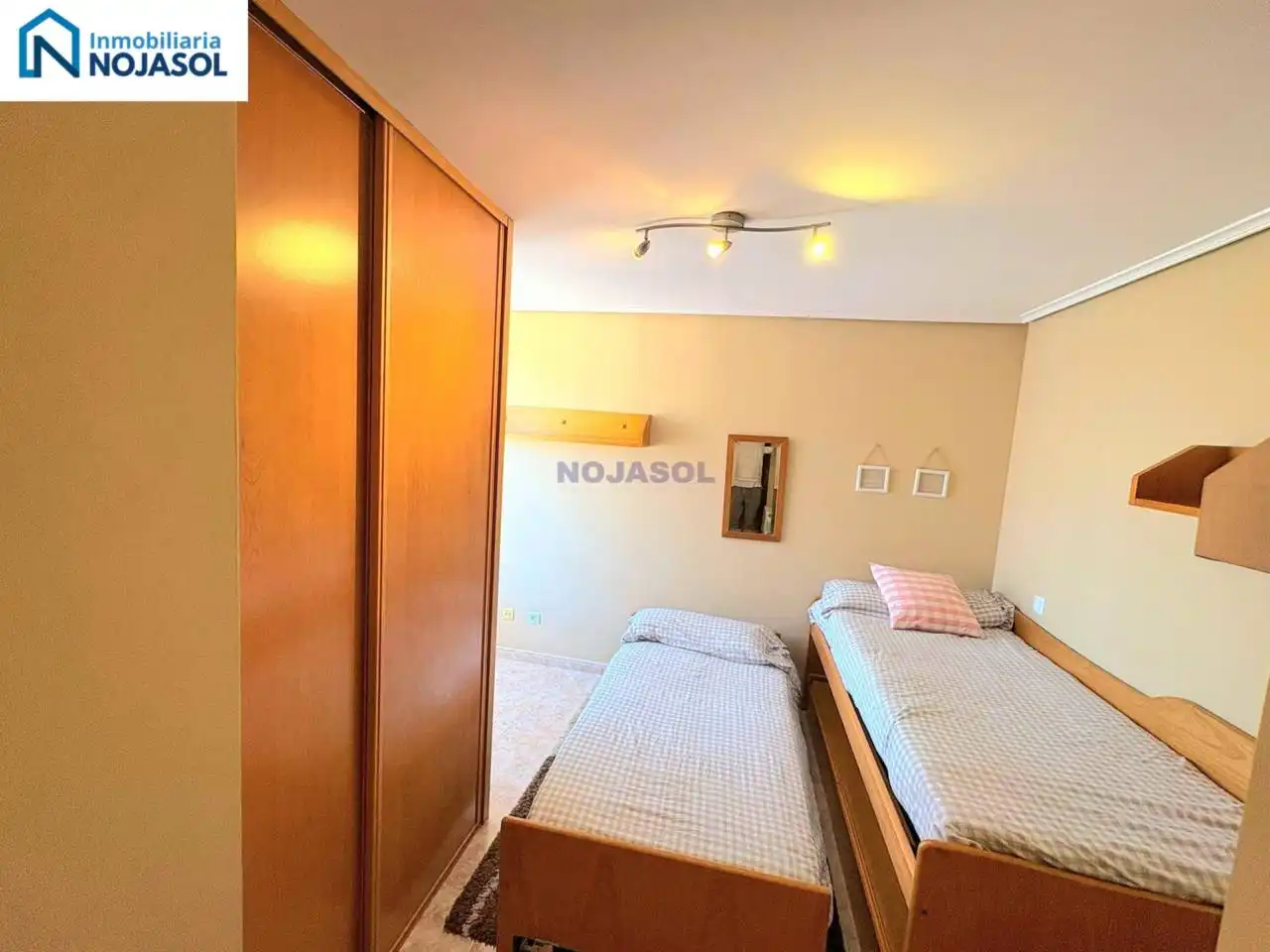 Schlafzimmer von Wohnung zur Miete in Noja mit Heizung, Terrasse und Möbliert