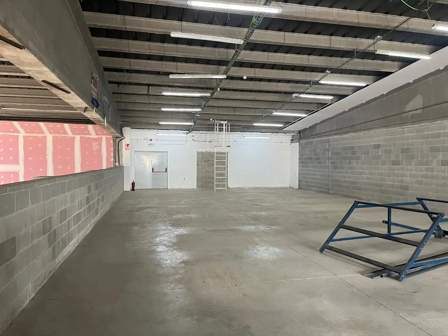 Nave industrial de alquiler en Cornellà de Llobregat con Calefacción y Alarma