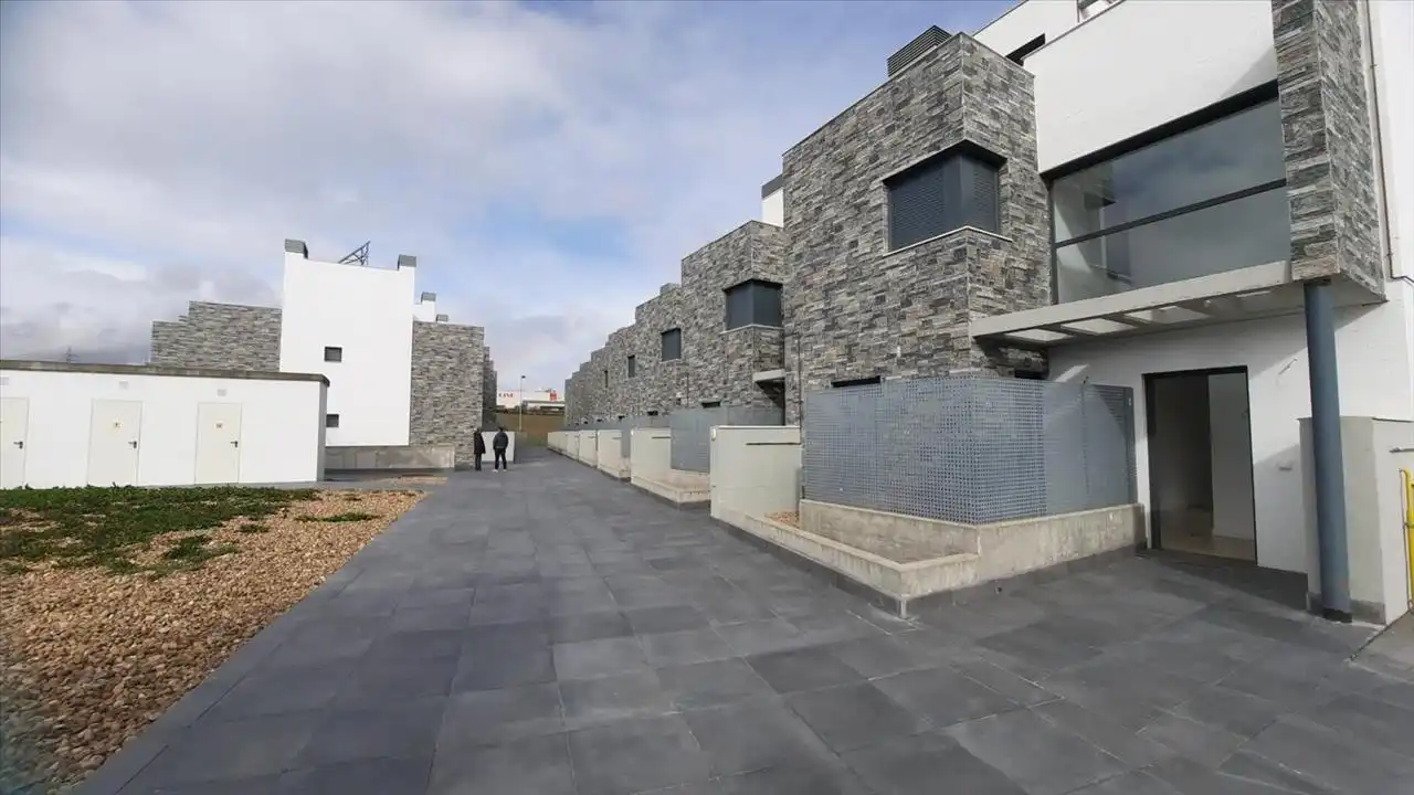 Vista exterior de Casa o chalet en venta en Arroyo de la Encomienda con Jardín privado y Piscina