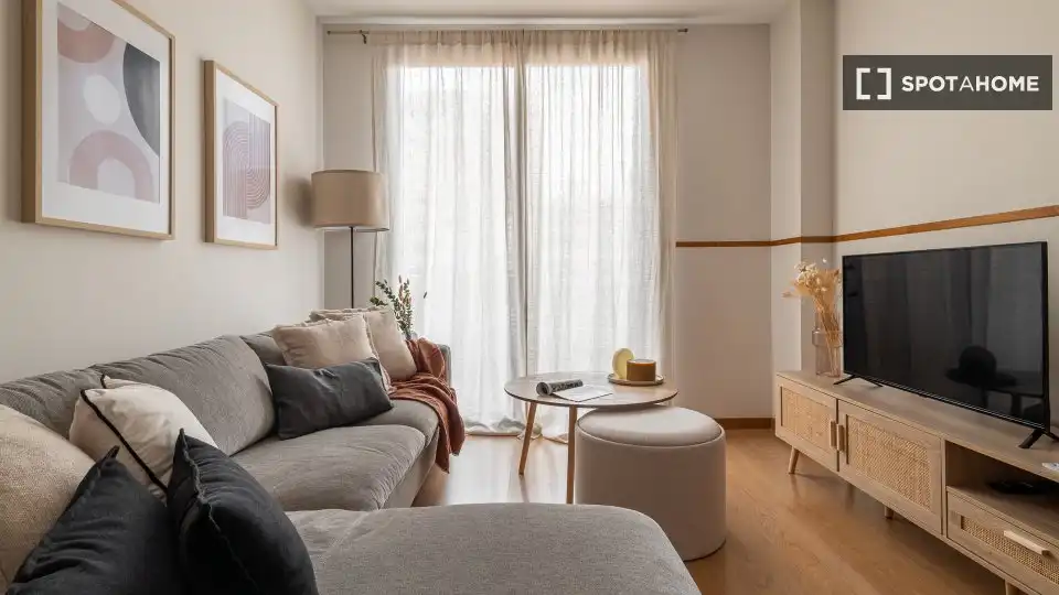 Flat with terrace to rent in Eixample