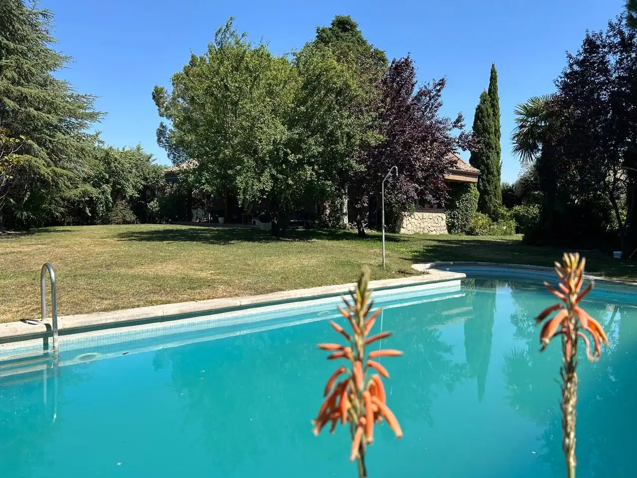 Piscina de Casa o chalet en venta en Majadahonda con Calefacción, Jardín privado y Parquet