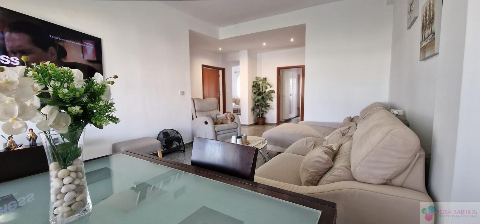 Sala d'estar de Pis en venda en Estepona amb Aire condicionat i Terrassa