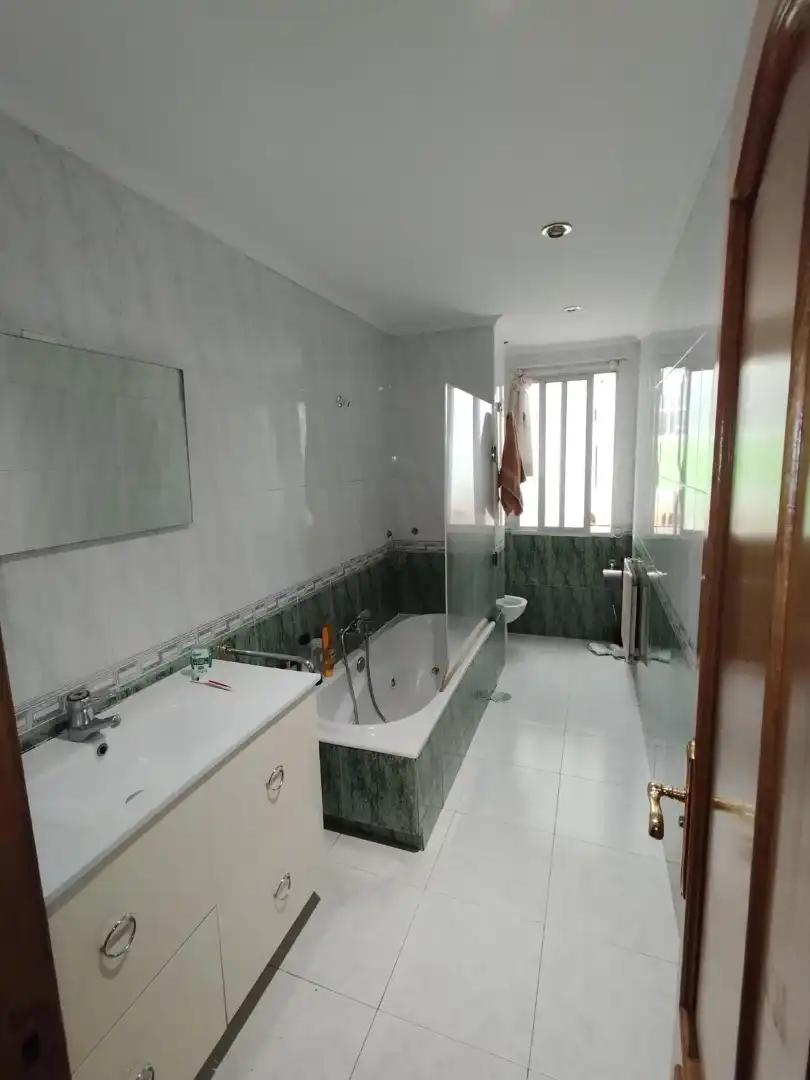 Bathroom of Flat for rent in Santiago de Compostela   with Furnished