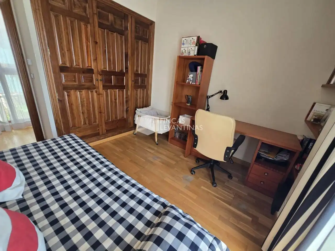 Habitación de Casa o chalet en venta en San Vicente del Raspeig / Sant Vicent del Raspeig con Terraza y Amueblado