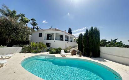 Vista exterior de Casa o xalet de lloguer en Marbella amb Aire condicionat, Jardí privat i Terrassa