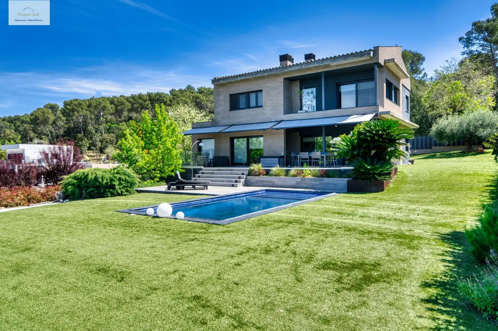 Piscina de Casa o xalet en venda en La Roca del Vallès amb Aire condicionat, Jardí privat i Terrassa