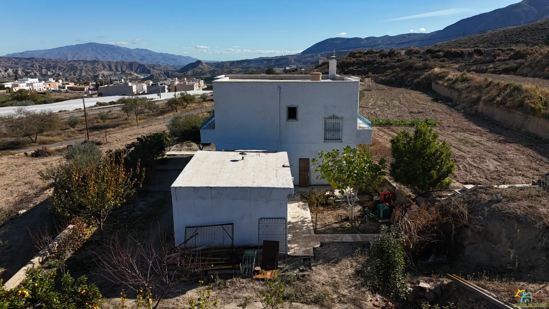 Vista exterior de Finca rústica en venda en Íllar amb Jardí privat, Terrassa i Moblat