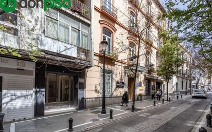 Vista exterior de Pis en venda en  Granada Capital amb Calefacció, Terrassa i Alarma