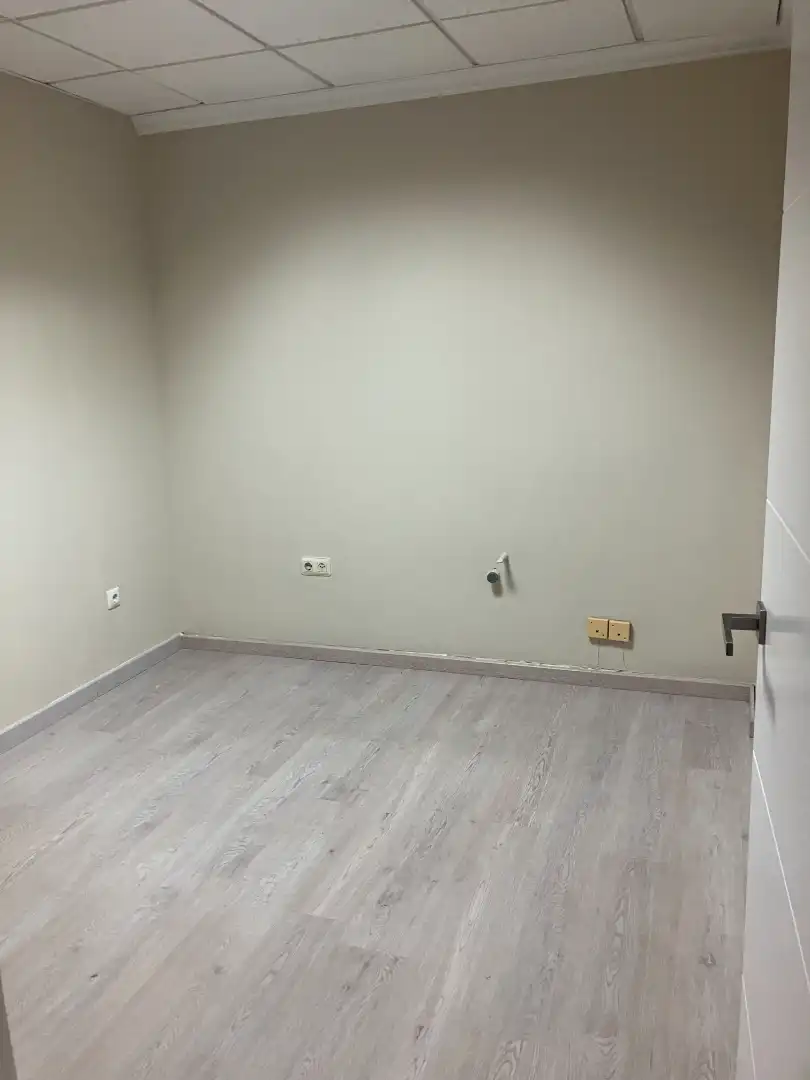 Office for rent in La Línea de la Concepción  with Air Conditioner