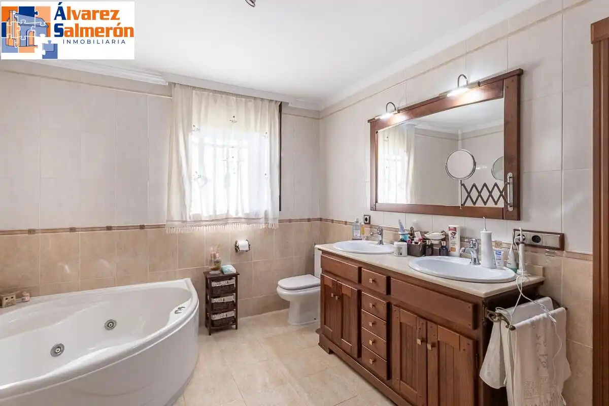 Bathroom of Houses for sale in Albolote  with Air Conditioner, Heating and Private garden