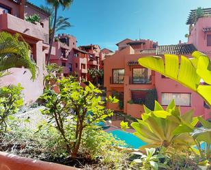 Vista exterior de Pis en venda en Marbella amb Calefacció, Jardí privat i Parquet