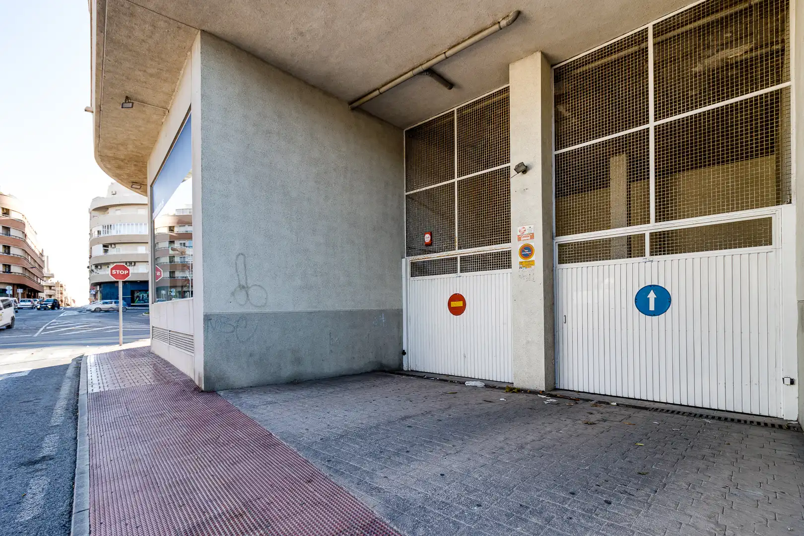 Aparcament de Pis en venda en Torrevieja amb Terrassa, Moblat i Piscina comunitària