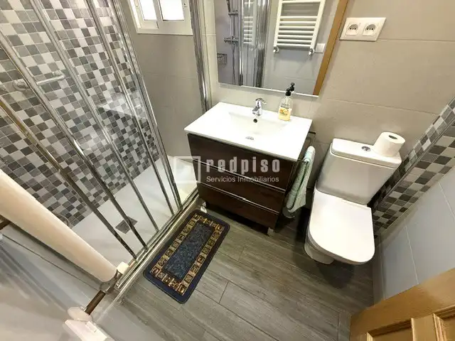 Baño de Piso en venta en Madrid con Calefacción y Jardín privado