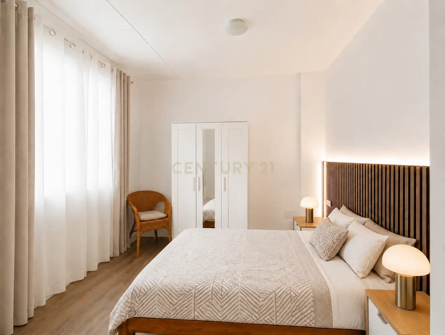 Habitación de Apartamento en venta en Valencia con Aire acondicionado, Lavadora y Microondas