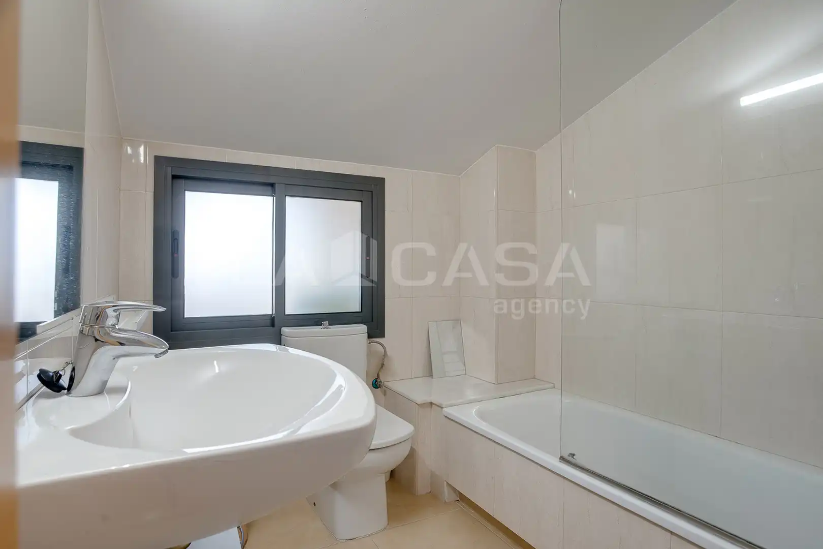 Baño de Dúplex en venta en Les Franqueses del Vallès con Aire acondicionado, Calefacción y Parquet