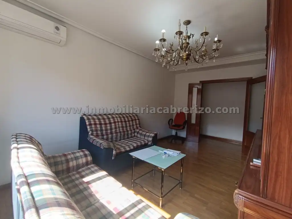 Wohnzimmer von Wohnungen zum Verkauf in  Logroño mit Klimaanlage, Heizung und Parkett