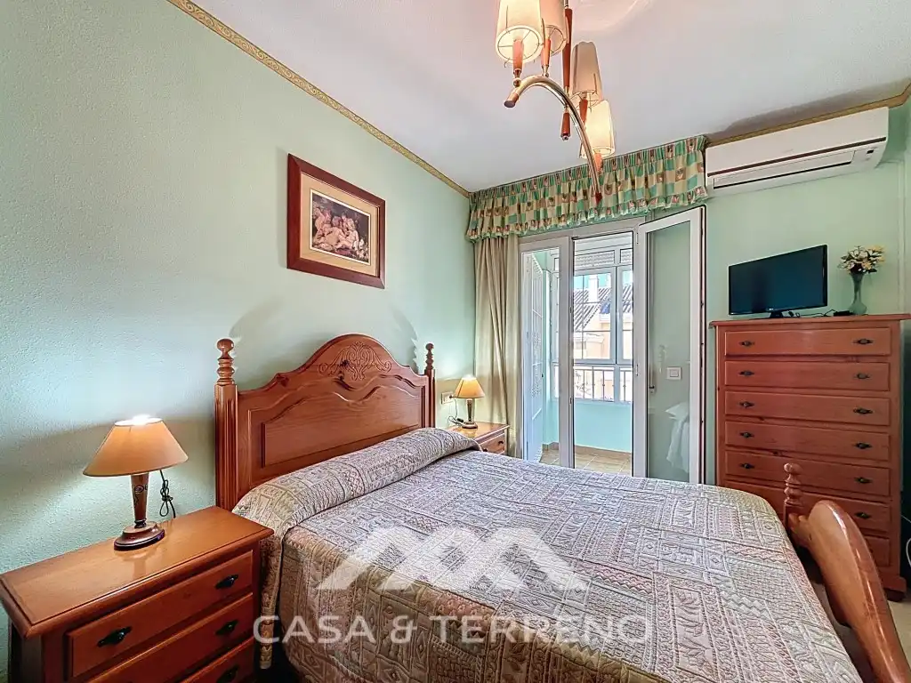Dormitori de Casa adosada en venda en Vélez-Málaga amb Aire condicionat, Piscina i Microones