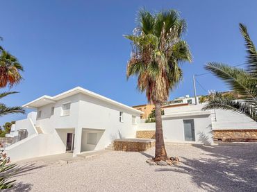 Villa mit Pool zum Verkauf in Calle Calle Fiord