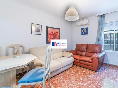 Living room of Flat for sale in  Sevilla Capital  with Air Conditioner