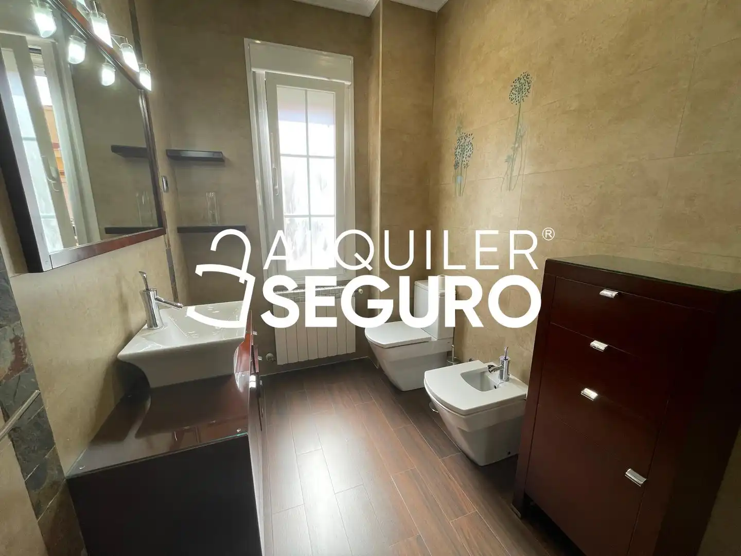 Bathroom of Flat for rent in Madrid  with Air Conditioner, Heating and Furnished