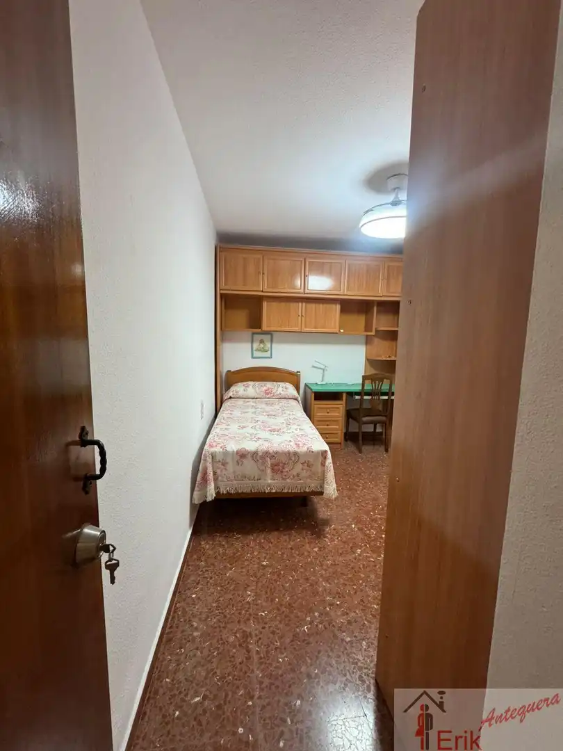 Bedroom of Flat for share in Centro