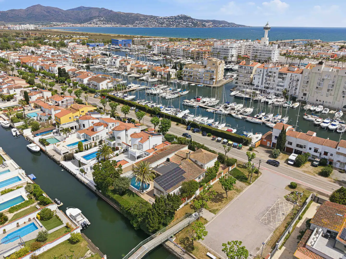 Vista exterior de Casa o chalet en venta en Empuriabrava con Aire acondicionado, Jardín privado y Terraza