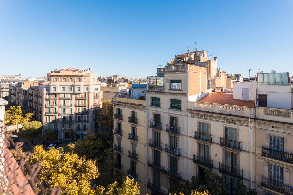 Vista exterior de Àtic en venda en  Barcelona Capital amb Calefacció, Parquet i Terrassa