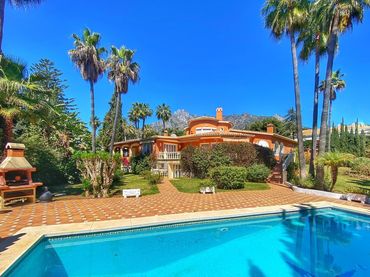 Chalet con piscina en venta en Milla de Oro