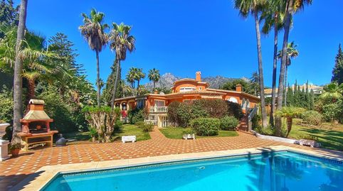 Un Oasis de Lujo y Privacidad en La Milla de Oro: Villa Independiente de 5 Dormitorios