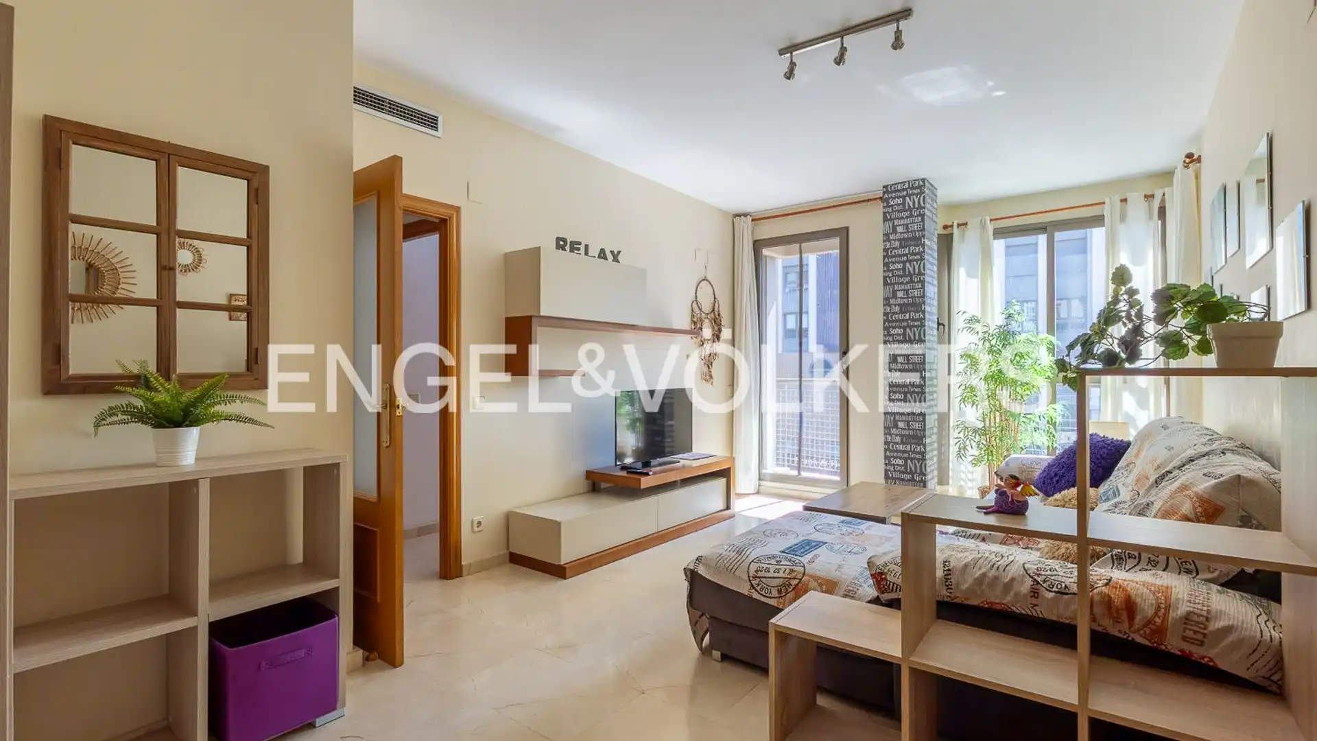 Sala de estar de Piso de alquiler en  Valencia Capital con Aire acondicionado, Calefacción y Piscina