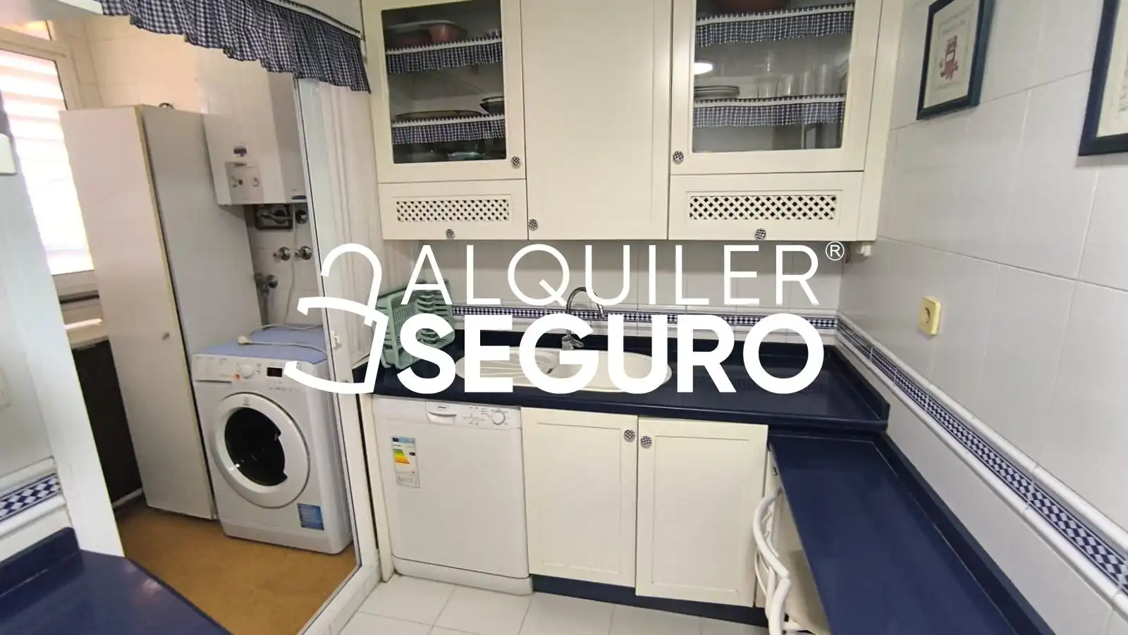 Cuina de Pis de lloguer en Sevilla amb Aire condicionat, Terrassa i Piscina
