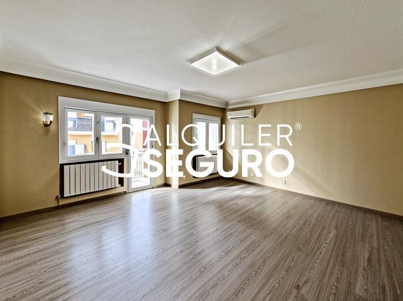 Flat to rent in  Madrid Capital  with Air Conditioner, Heating and Terrace