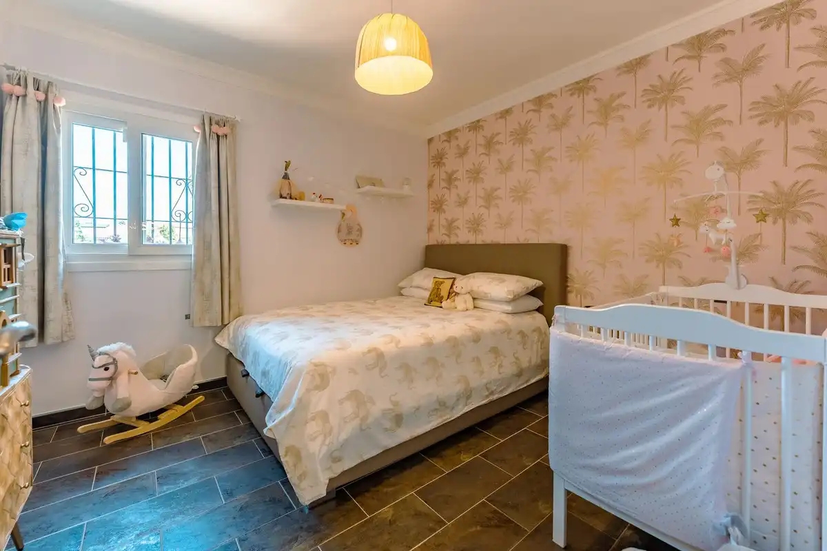 Dormitori de Casa o xalet en venda en Estepona amb Aire condicionat, Jardí privat i Terrassa