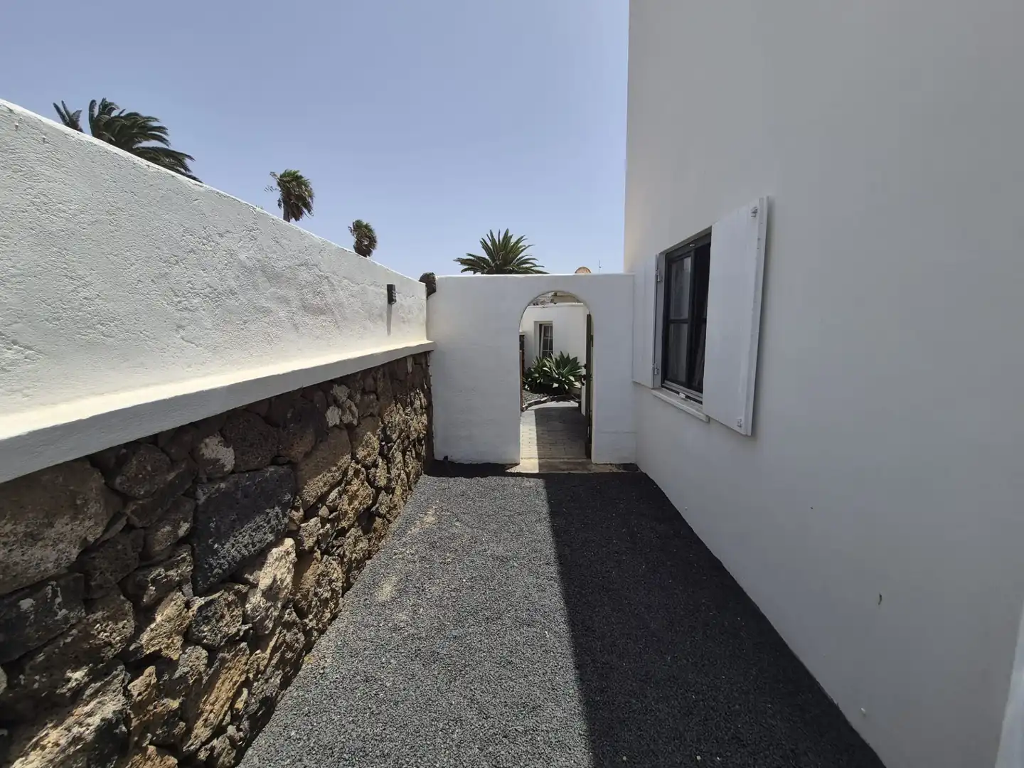 Vista exterior de Casa o xalet en venda en San Bartolomé amb Aire condicionat, Jardí privat i Terrassa