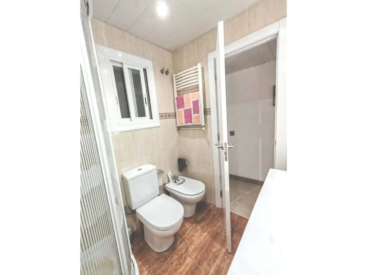 Badezimmer von Wohnung zum Verkauf in Badalona mit Klimaanlage, Heizung und Parkett