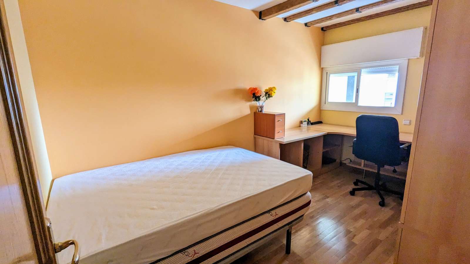 Dormitori de Pis per a compartir en  Barcelona Capital amb Aire condicionat, Calefacció i Terrassa