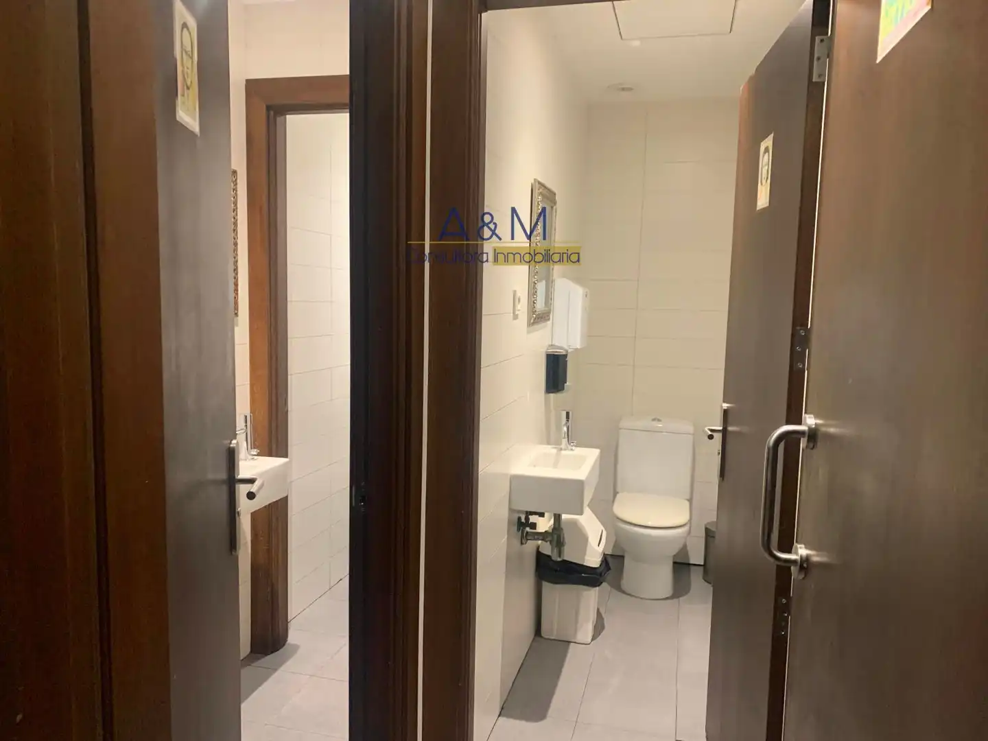 Bathroom of Commercial properties for sale in Valladolid