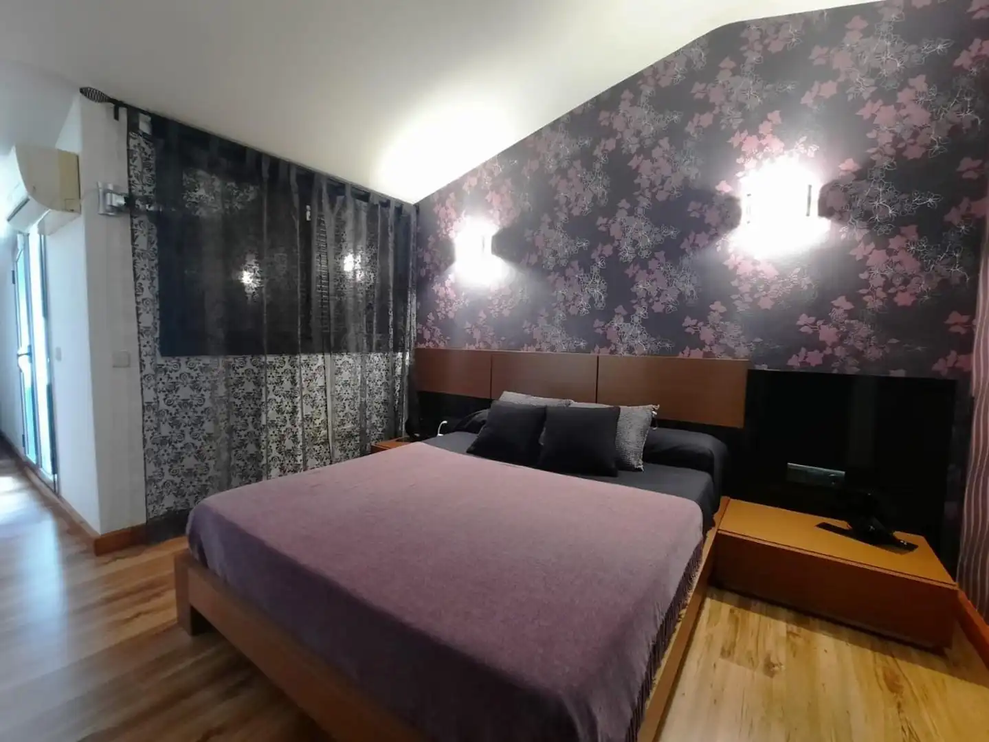 Schlafzimmer von Dachboden zum Verkauf in Deltebre mit Klimaanlage, Heizung und Parkett