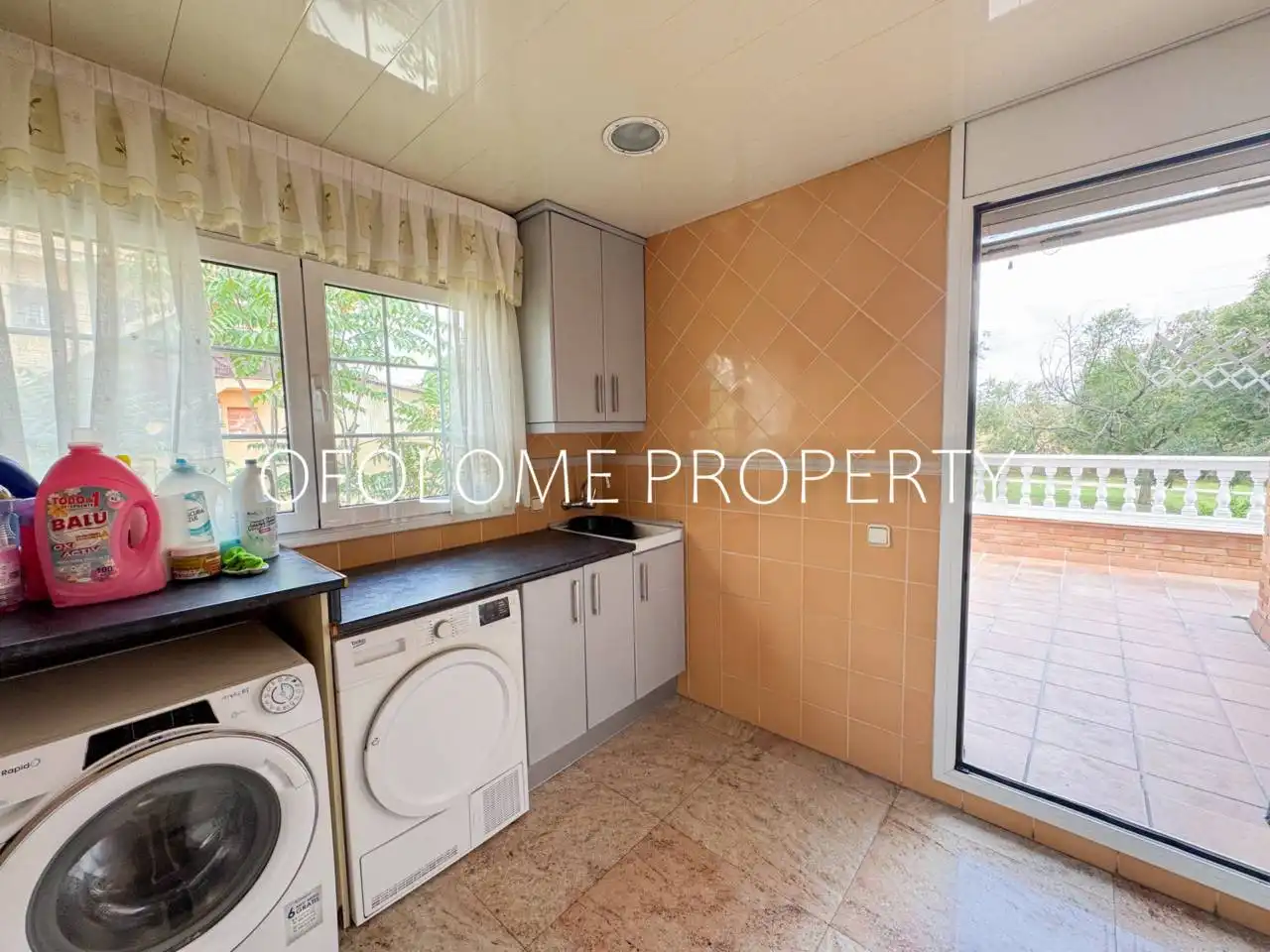 Cocina de Casa o chalet en venta en Santa Perpètua de Mogoda con Aire acondicionado, Calefacción y Jardín privado