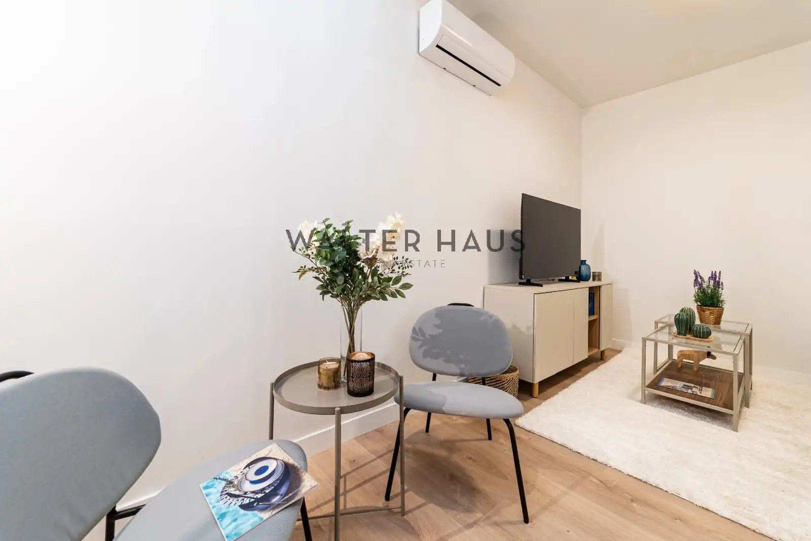 Living room of Flat for sale in Madrid  with Air Conditioner, Heating and Furnished