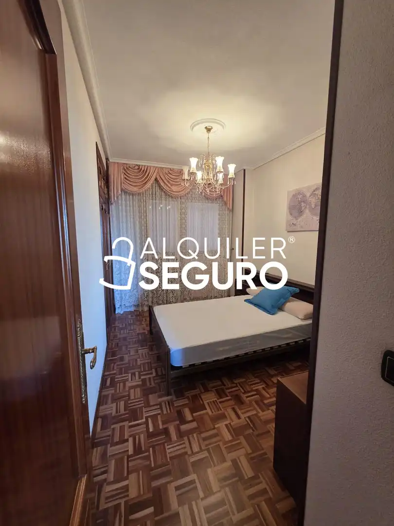 Bedroom of Flat for rent in Burgos  with Heating, Terrace and Furnished