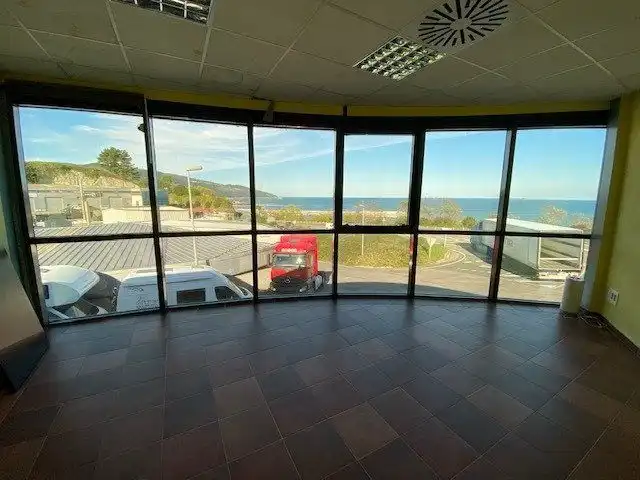 Nau industrial de lloguer a Mundaka