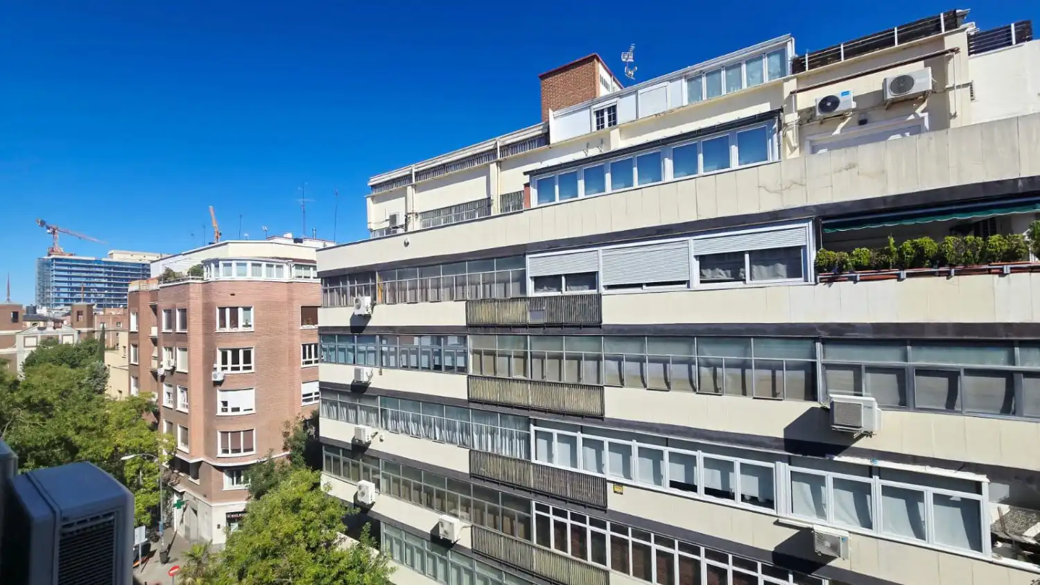 Flat with terrace to rent in del General Pardiñas, imagen 7