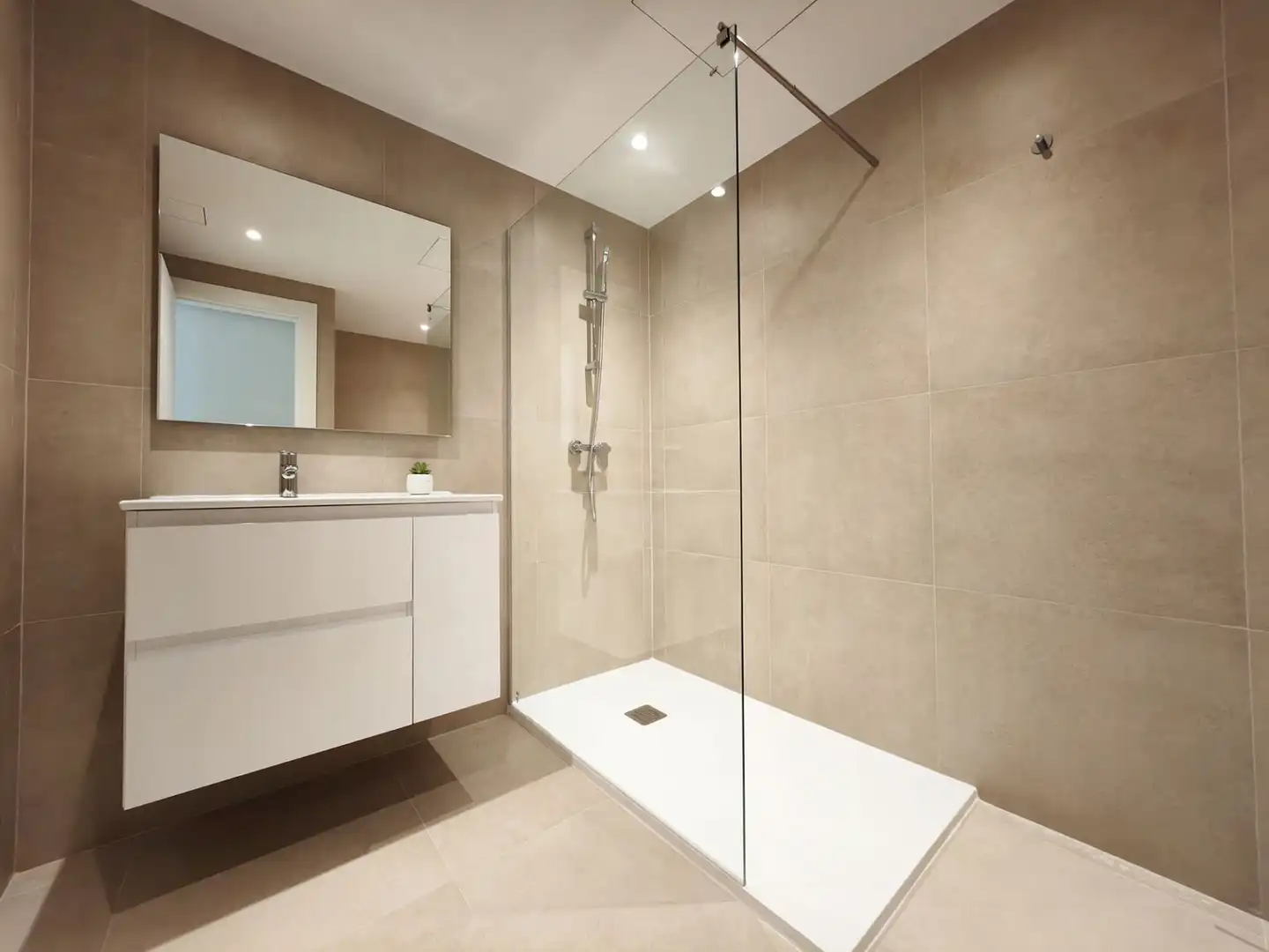 Bany de Apartament en venda en Marbella amb Moblat i Piscina comunitària