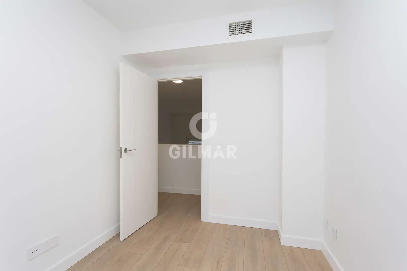 Habitación de Dúplex en venta en Madrid con Calefacción